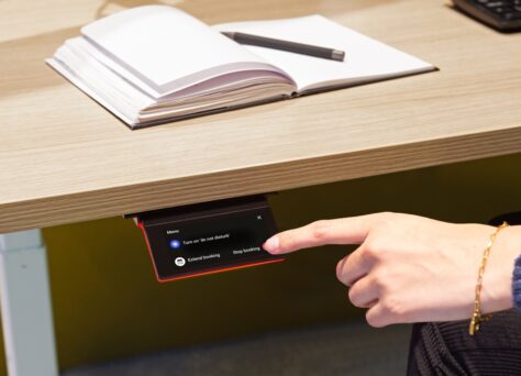 Compact interactief device voor werkplek- en vergaderzaal reservatie